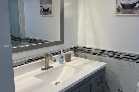 Copropriété à louer à Hollywood, Floride: 2 chambres, 83.24 m2 № 1985469 - photo 14