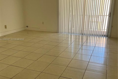 Copropriété à vendre à Miami Lakes, Floride: 2 chambres, 75.81 m2 № 2058398 - photo 2