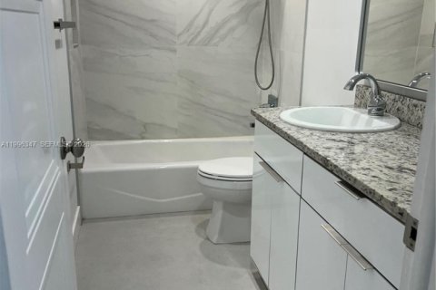 Copropriété à vendre à Miami Lakes, Floride: 2 chambres, 75.81 m2 № 2058398 - photo 11