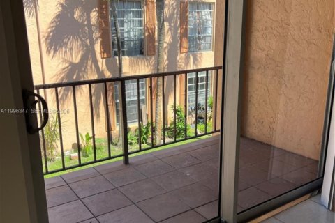 Copropriété à vendre à Miami Lakes, Floride: 2 chambres, 75.81 m2 № 2058398 - photo 10