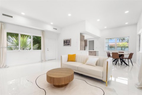 Снять в аренду виллу или дом в Майами-Бич, Флорида 3 спальни, 151.24м2, № 2005815 - фото 3