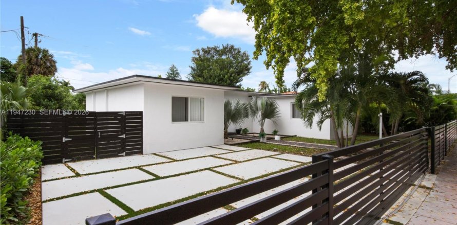 Дом в Майами-Бич, Флорида 3 спальни, 151.24м2 № 2005815