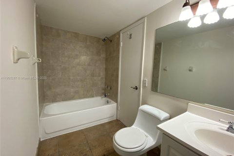 Condominio en alquiler en Miami, Florida, 2 dormitorios, 83.43 m2 № 1952740 - foto 7