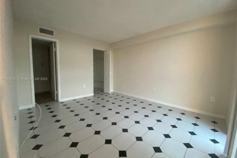 Condominio en alquiler en Miami, Florida, 2 dormitorios, 83.43 m2 № 1952740 - foto 12