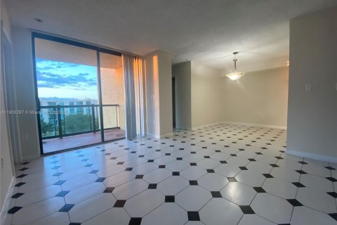 Condominio en alquiler en Miami, Florida, 2 dormitorios, 83.43 m2 № 1952740 - foto 15