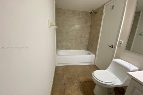 Condominio en alquiler en Miami, Florida, 2 dormitorios, 83.43 m2 № 1952740 - foto 8