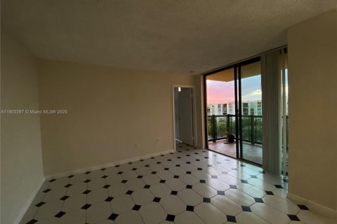 Condominio en alquiler en Miami, Florida, 2 dormitorios, 83.43 m2 № 1952740 - foto 5