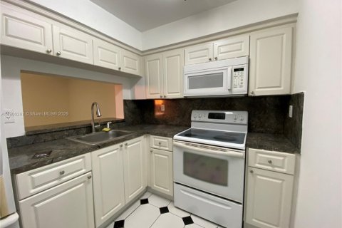 Condominio en alquiler en Miami, Florida, 2 dormitorios, 83.43 m2 № 1952740 - foto 2