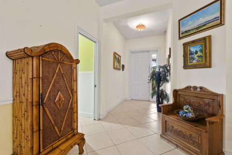 Villa ou maison à vendre à Port St. Lucie, Floride: 3 chambres, 203.27 m2 № 2172805 - photo 4