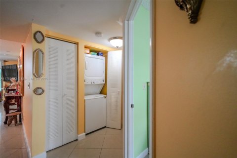 Condo in Lake Worth, Florida, 2 bedrooms  № 1863204 - photo 23