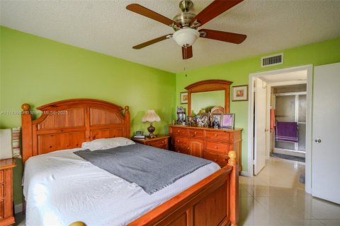 Condo in Lake Worth, Florida, 2 bedrooms  № 1863204 - photo 14
