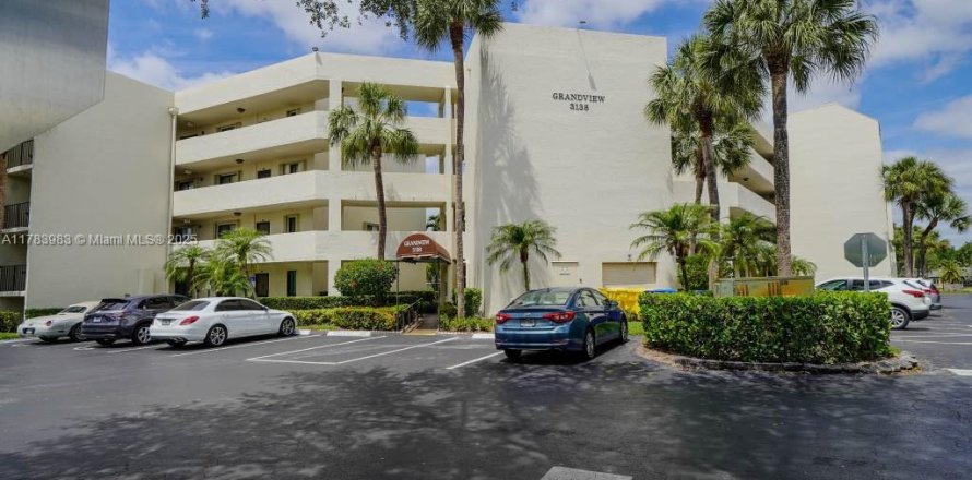 Condo in Lake Worth, Florida, 2 bedrooms № 1863204