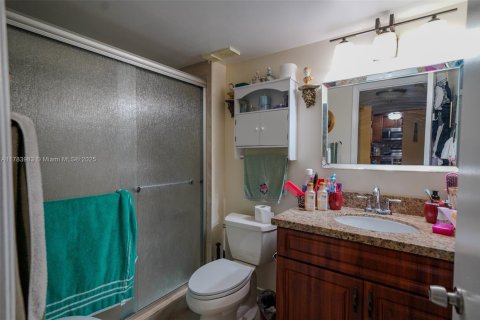 Condo in Lake Worth, Florida, 2 bedrooms  № 1863204 - photo 8