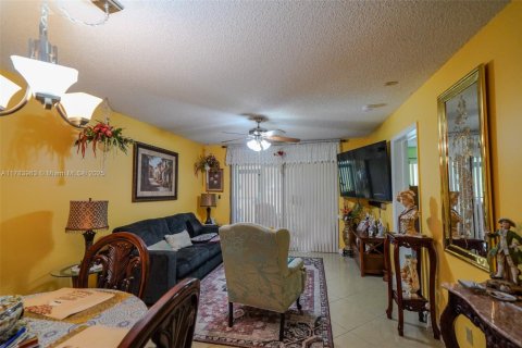 Condo in Lake Worth, Florida, 2 bedrooms  № 1863204 - photo 5