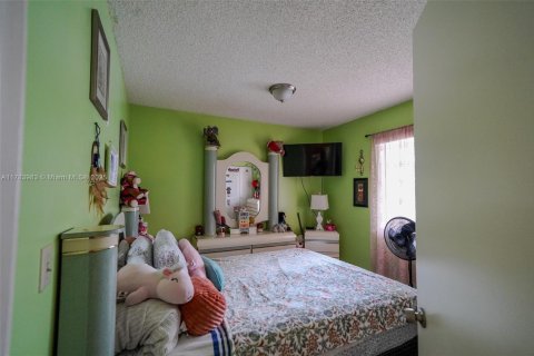 Condo in Lake Worth, Florida, 2 bedrooms  № 1863204 - photo 12