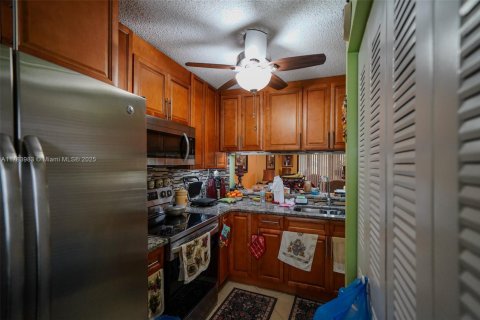 Condo in Lake Worth, Florida, 2 bedrooms  № 1863204 - photo 10