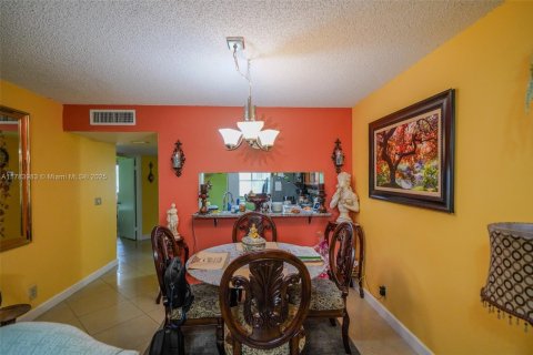 Condo in Lake Worth, Florida, 2 bedrooms  № 1863204 - photo 20