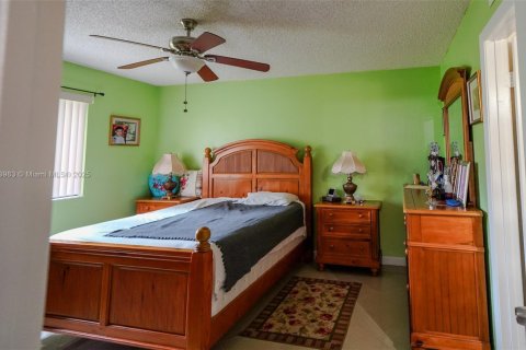 Condo in Lake Worth, Florida, 2 bedrooms  № 1863204 - photo 13
