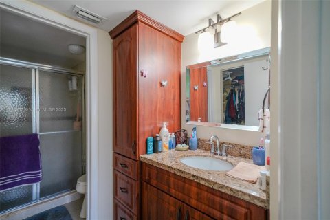 Condo in Lake Worth, Florida, 2 bedrooms  № 1863204 - photo 15