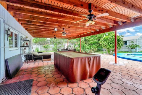 Propiedad comercial en venta en Miami, Florida № 2016187 - foto 12