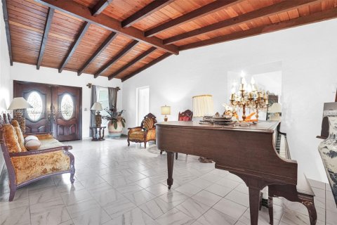 Propiedad comercial en venta en Miami, Florida № 2016187 - foto 9