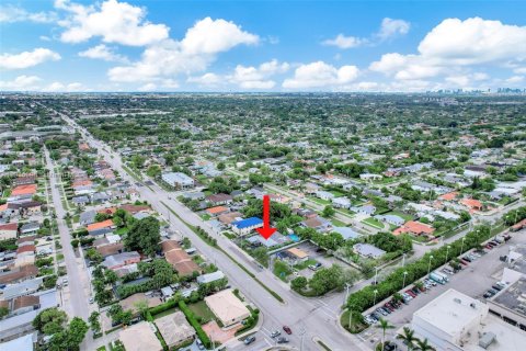Propiedad comercial en venta en Miami, Florida № 2016187 - foto 13