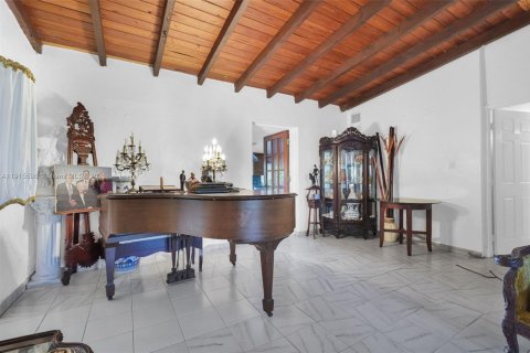 Propiedad comercial en venta en Miami, Florida № 2016187 - foto 8