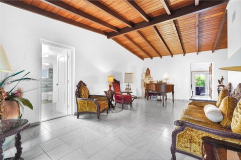 Propiedad comercial en venta en Miami, Florida № 2016187 - foto 7