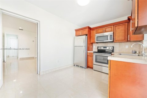 Propiedad comercial en alquiler en Miami, Florida, 1 dormitorio, 46.45 m2 № 1944727 - foto 3