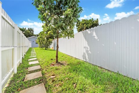 Propiedad comercial en alquiler en Miami, Florida, 1 dormitorio, 46.45 m2 № 1944727 - foto 11