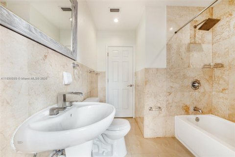 Propiedad comercial en alquiler en Miami, Florida, 1 dormitorio, 46.45 m2 № 1944727 - foto 5