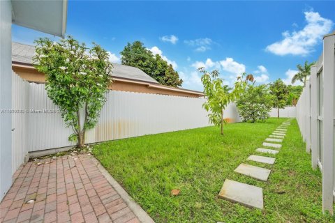 Propiedad comercial en alquiler en Miami, Florida, 1 dormitorio, 46.45 m2 № 1944727 - foto 12