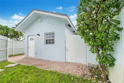 Propiedad comercial en alquiler en Miami, Florida, 1 dormitorio, 46.45 m2 № 1944727 - foto 1