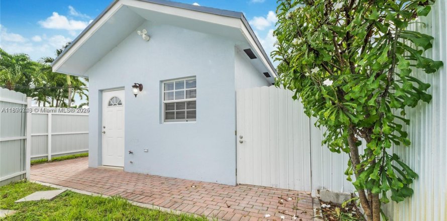 Propiedad comercial en Miami, Florida 1 dormitorio, 46.45 m2 № 1944727