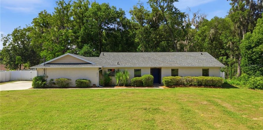 House in Ocala, Florida 3 bedrooms, 152.73 sq.m. № 2220109