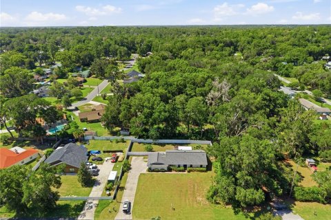 House in Ocala, Florida 3 bedrooms, 152.73 sq.m. № 2220109 - photo 2
