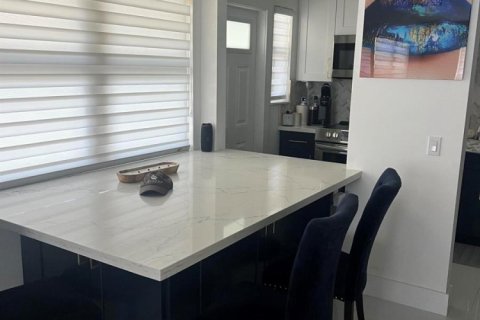 Condo in Pompano Beach, Florida, 2 bedrooms  № 2270555