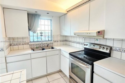 Купить кондоминиум в Хайалиа, Флорида 2 спальни, 83.24м2, № 1997324 - фото 5