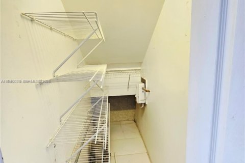 Купить кондоминиум в Хайалиа, Флорида 2 спальни, 83.24м2, № 1997324 - фото 12