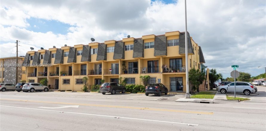 Кондоминиум с 2 спальнями в Хайалиа, Флорида № 1997324