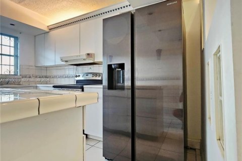 Купить кондоминиум в Хайалиа, Флорида 2 спальни, 83.24м2, № 1997324 - фото 4