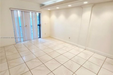 Купить кондоминиум в Хайалиа, Флорида 2 спальни, 83.24м2, № 1997324 - фото 10