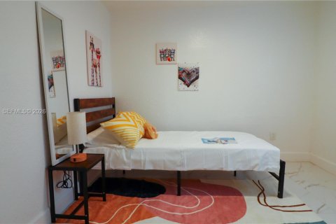 House in Miami, Florida 4 bedrooms, 134.43 sq.m. № 2040694 - photo 14
