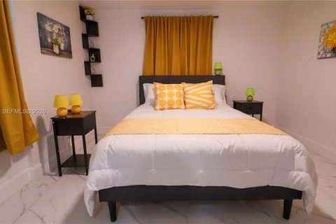 House in Miami, Florida 4 bedrooms, 134.43 sq.m. № 2040694 - photo 10