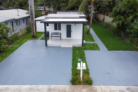 House in Miami, Florida 4 bedrooms, 134.43 sq.m. № 2040694