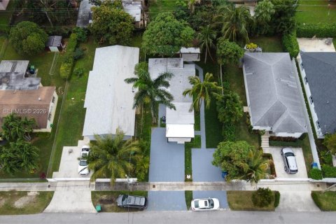 House in Miami, Florida 4 bedrooms, 134.43 sq.m. № 2040694 - photo 4