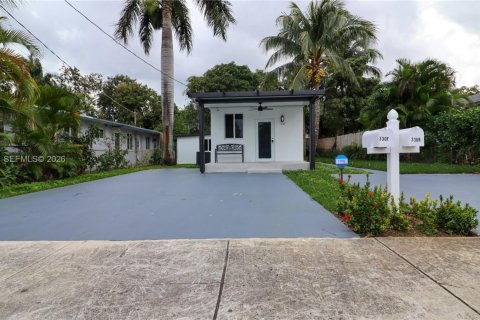 House in Miami, Florida 4 bedrooms, 134.43 sq.m. № 2040694 - photo 27