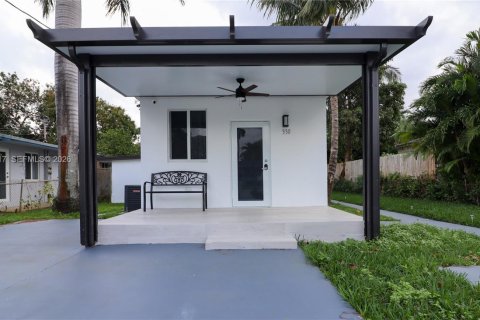 House in Miami, Florida 4 bedrooms, 134.43 sq.m. № 2040694 - photo 25