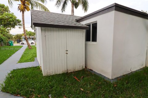 House in Miami, Florida 4 bedrooms, 134.43 sq.m. № 2040694 - photo 29