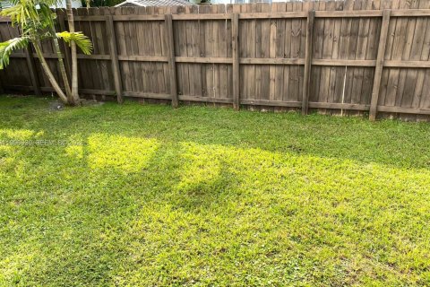 Casa en alquiler en Biscayne Park, Florida, 2 dormitorios, 83.61 m2 № 2058674 - foto 11